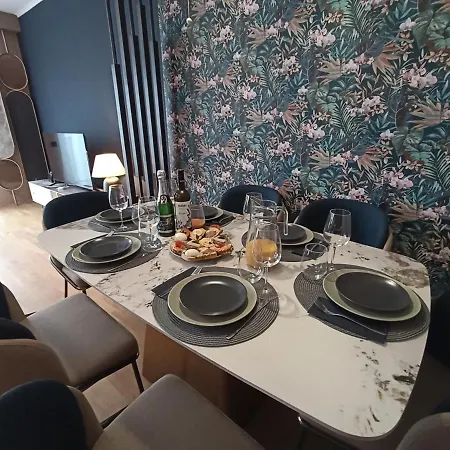 Cloud Gozsdu Apartment *